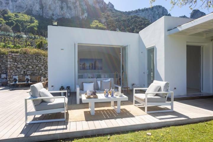 Villa Cara, *