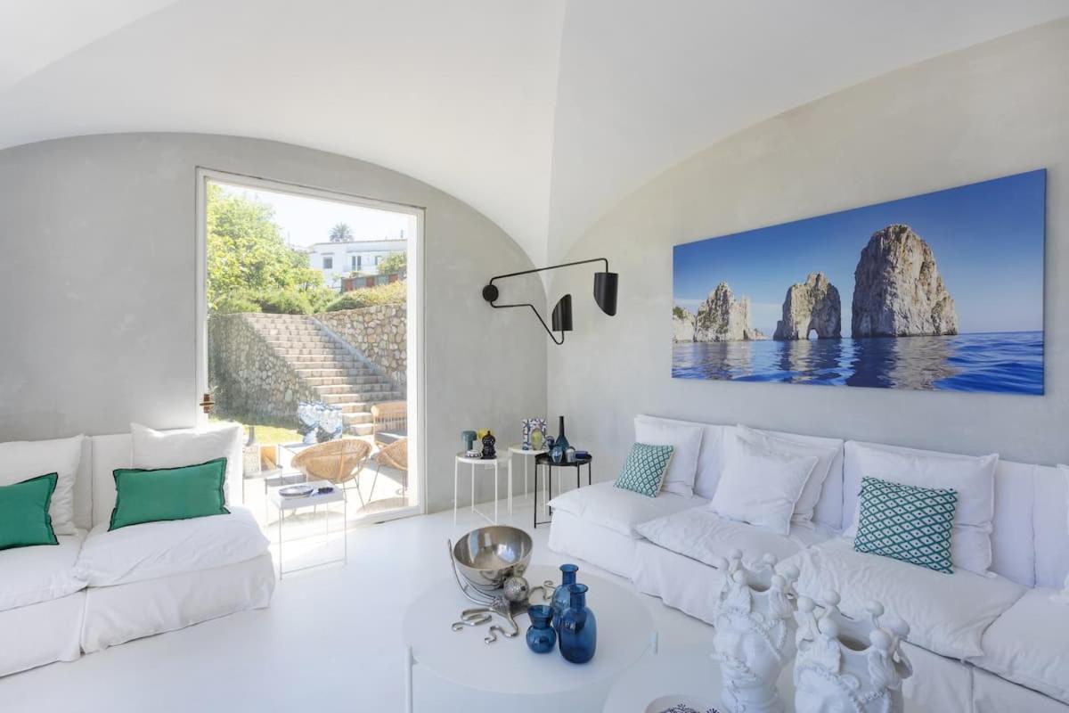 Villa Cara, *